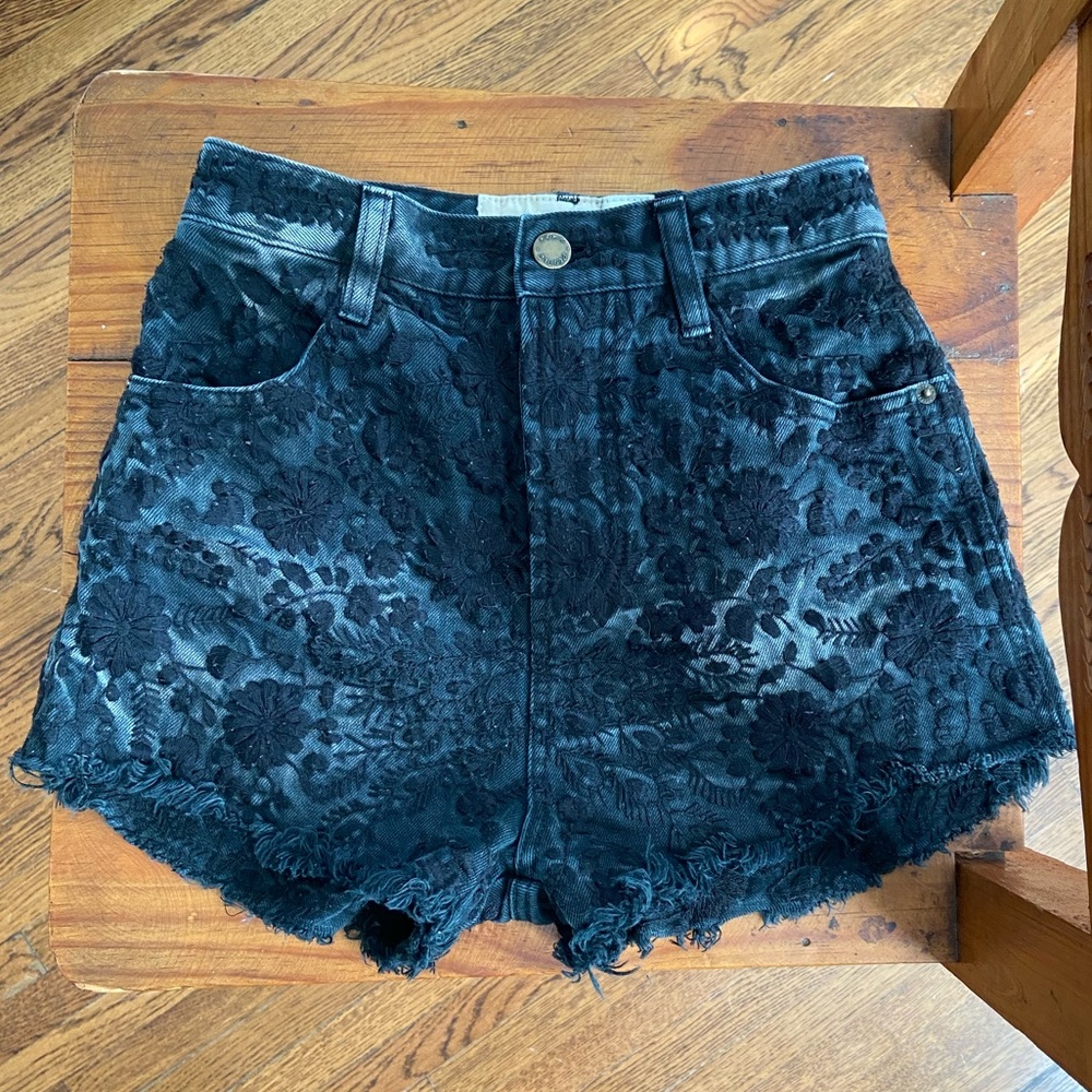 Highwaisted embellished denim shorts